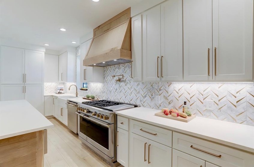 C2CCE1DF-24D7-47A4-9886-174326F3A198